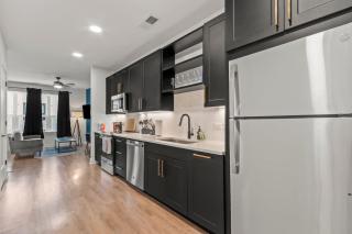 Stunning Studio Pool and Gym Raymond James - 1