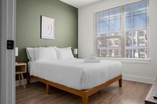 5 Star Building and Location Pool and Gym Midtown - 9