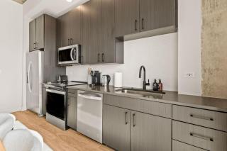 Stylish 1BR in Heart of Channelside - 6