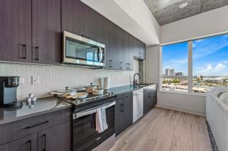 Channelside High Rise Perfect for Remote Work - 5