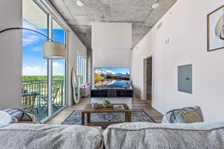 Channelside High Rise Perfect for Remote Work - 3