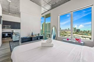 Channelside High Rise Perfect for Remote Work - 2