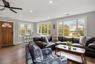 Lake Winnipesaukee Getaway - Boat Slip & Comfort - 4