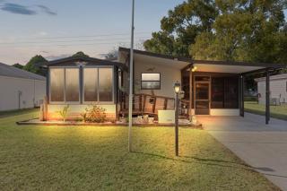 Golden Sun Getaway - Comfort Near the Pool - 0