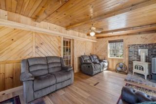 The Hearth & Pine House - Cozy Cabin & Firepit Fun - 4