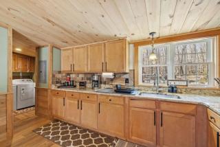 The Hearth & Pine House - Cozy Cabin & Firepit Fun - 1