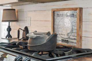 Golden Pasture Getaway - Rustic Retreat - 3