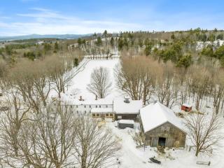 Golden Pasture Getaway - Rustic Retreat - 7