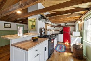 Rustic Beauty, Fireplace, Cows & Mountain Views - 7