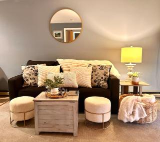 The Cozy Cove - Walk to Concerts & Lake - 2