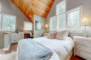 The Spa Loft at Crescent Lake - 2