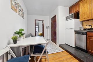 Prime Manhattan Location Family Friendly 2BR - 4