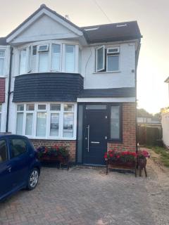 4 bed house close to Allianz Stadium, LHR and London 20mins away - 9