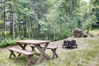 Woodsy and Charming! Tiny Haven with Yard in Pelkie - White - 9
