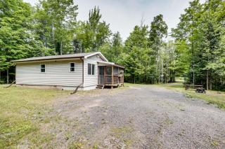 Woodsy and Charming! Tiny Haven with Yard in Pelkie - White - 8