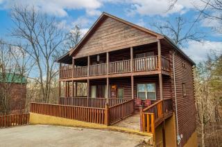 HIckernut Lodge by American Patriot Getaways - 4