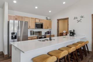 New Listing Lakeside Beach Sleeps 15+ Pet friendly - 7