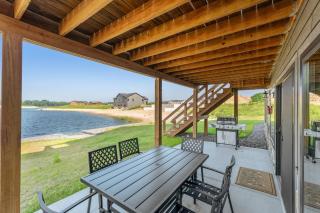 New Listing Lakeside Beach Sleeps 15+ Pet friendly - 2