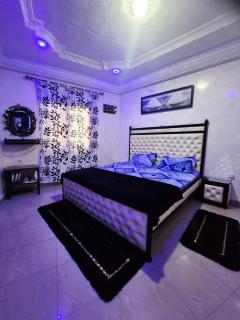 OUEST FOIRE Chambre meublé Climatisé avec Toillette intérieure Wi-Fi - Dakar - 0
