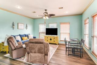 Walk to the Ocean: Family Retreat in Crystal Beach - 8