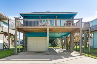 Walk to the Ocean: Family Retreat in Crystal Beach - 9