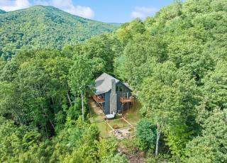 Maggie Valley Cabin with Beautiful Mountain Views, HotTub, Pet Friendly, GameRoom, FirePlace - 9