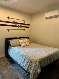 Modern 2BR Retreat in Harbor - 1