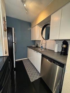 DT Dallas l Classy 1BD Abode l 5 Min from BAYLOR MED - 1