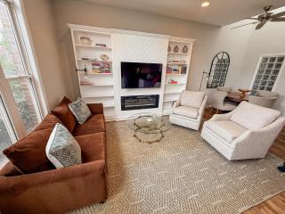 Downtown Condo - 2BR 2BA Walk to Everything - 0