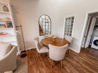 Downtown Condo - 2BR 2BA Walk to Everything - 6