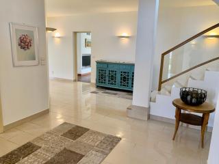 5 Bed Villa, 6 Baths, View and Beautiful Pool - Divonne-les-Bains - 2