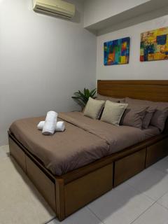 24th Floor City View at Calyx Residences with infinity pool - 0