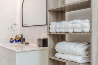 Beautiful 2B2B Condo with Free Street Parking 525Pkwy101 - 2
