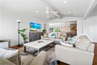 Relax in Style – 5BR Home w Pool Hot Tub Stunning Harbor Views - 5