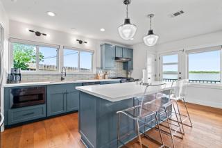 Relax in Style – 5BR Home w Pool Hot Tub Stunning Harbor Views - 1