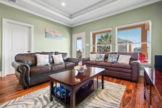 Charming Beachside Retreat: Steps from the Sand and Surf - 4