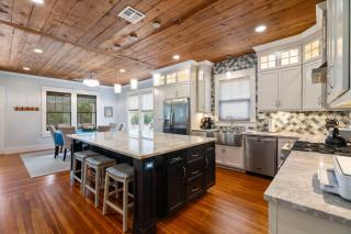 Cottage at Kempner Park Pet-Friendly Modern Home w Backyard - 9