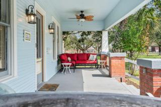 Cottage at Kempner Park Pet-Friendly Modern Home w Backyard - 8