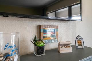 Your new happy condo On Seawall - 6