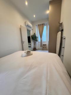 Bright, Central & Stylish 3 Min Walk to the Sea - 4