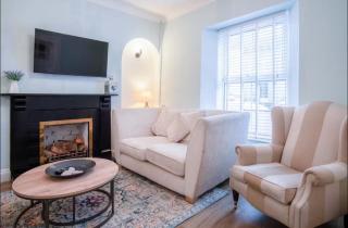 Family-Friendly Pink Cottage Central Tenby - 8