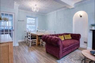 Family-Friendly Pink Cottage Central Tenby - Tenby - 2
