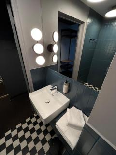 Modern Room in Central Vilnius - 8