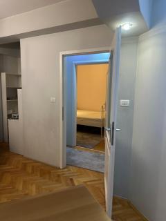 3 min walk to Balkan University - 6