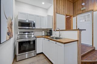 Canmore Cabin by Canadian Rockies Vacation Rentals - Canmore - 2