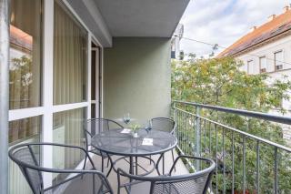 Central - Green with Balcony - Relaxing Sleep - 9