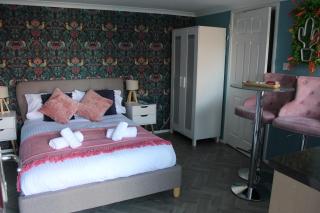 Thorpe Park Studio - Detached Stay & Free Gated Parking - 3