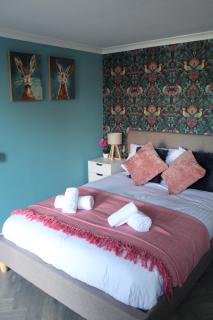 Thorpe Park Studio - Detached Stay & Free Gated Parking - 9