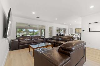 3BR Waterfront Gem Pool Dog Friendly - 2