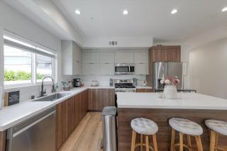 LA Haven Spacious Townhome - 1